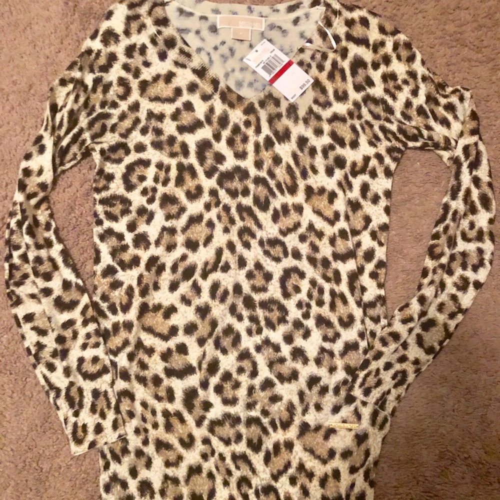 Light- Weight Cheetah Print Sweater. NWT